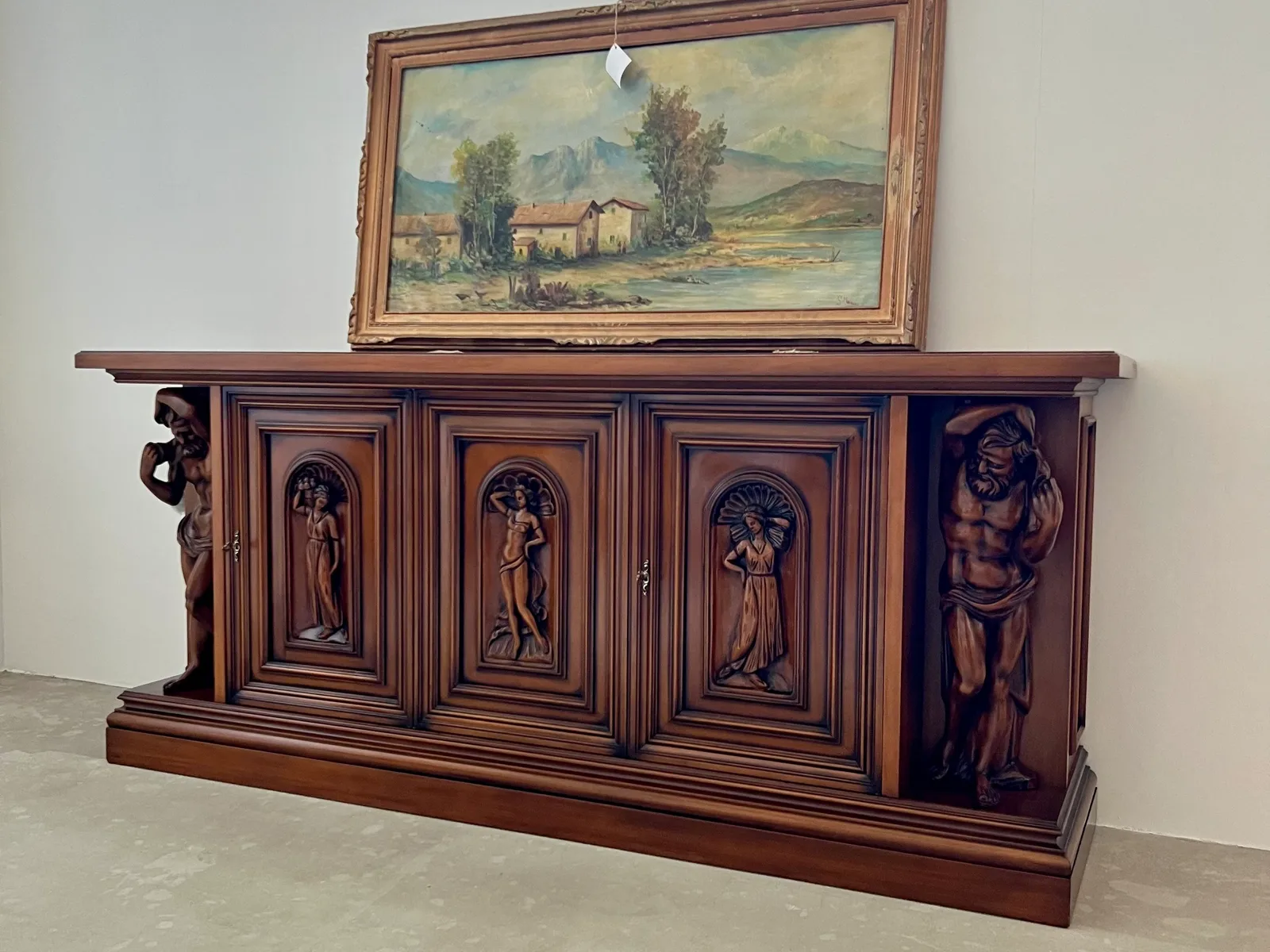 Bufet sculptat manual, lemn masiv, piesă curatoriată