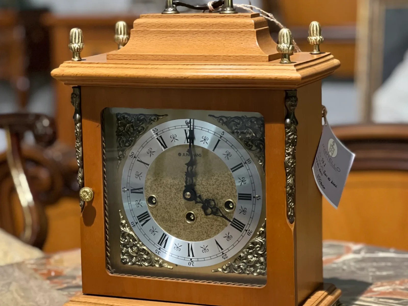 Decorative table clock, classic style