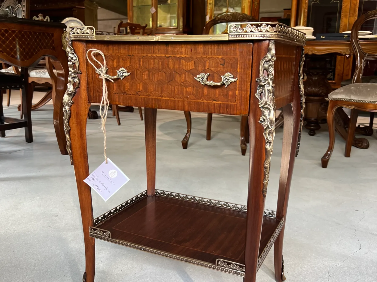 Noptieră vintage în stil francez