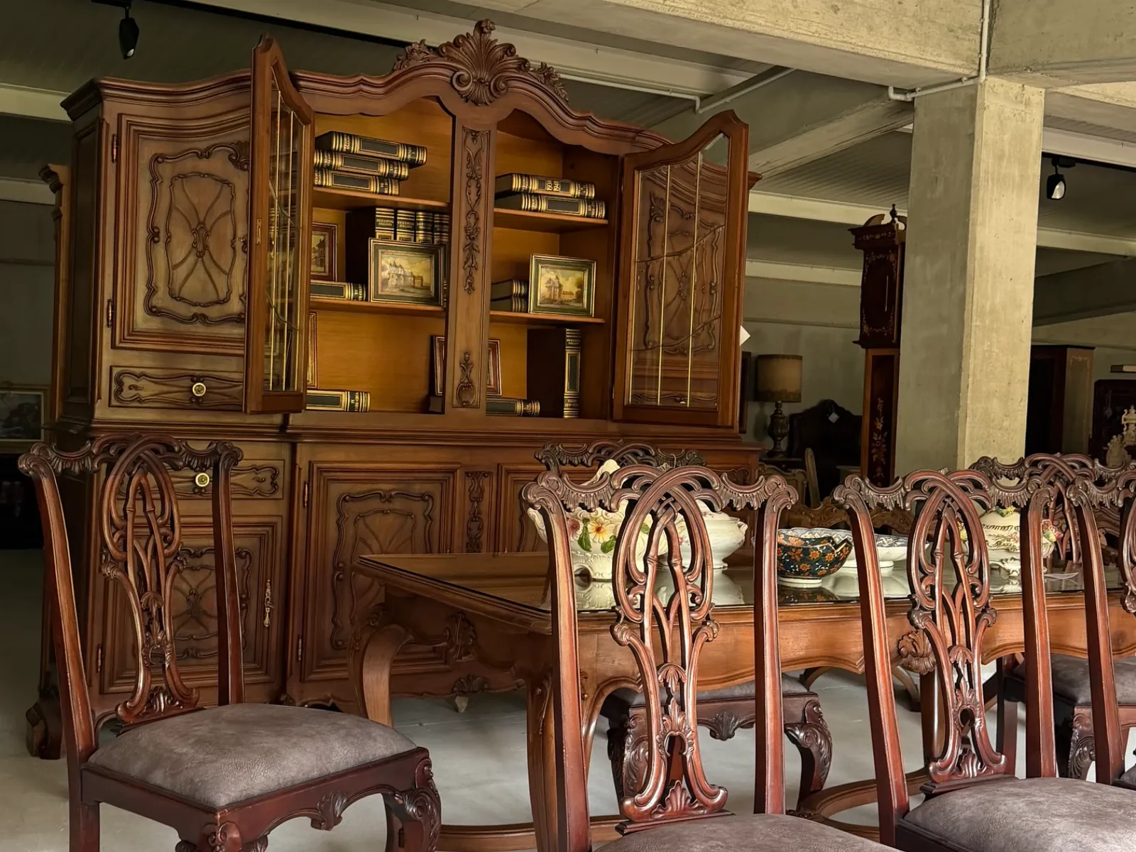6 Chippendale chairs in solid wood