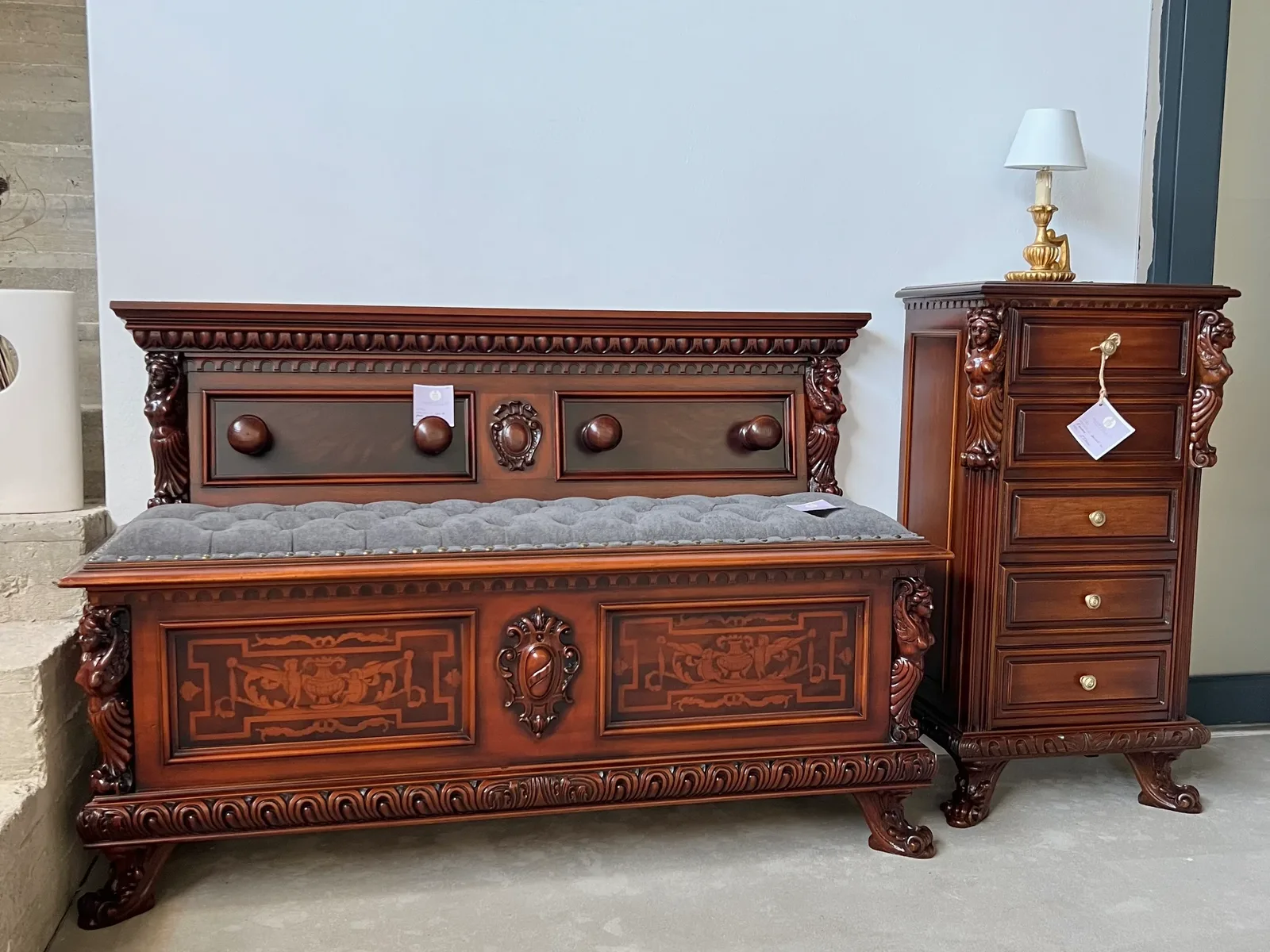 Set de trei piese decorative pentru antreu, exemplu de grupare tematică