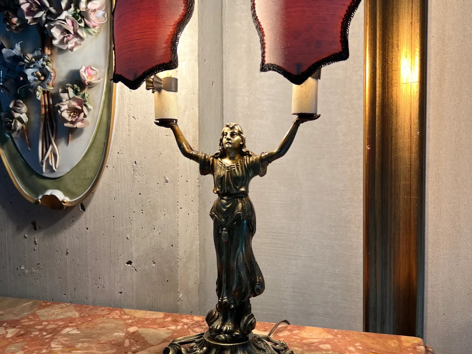 Veioză vintage în stil Art Nouveau, o piesă unicat potrivită ca idee de cadou
